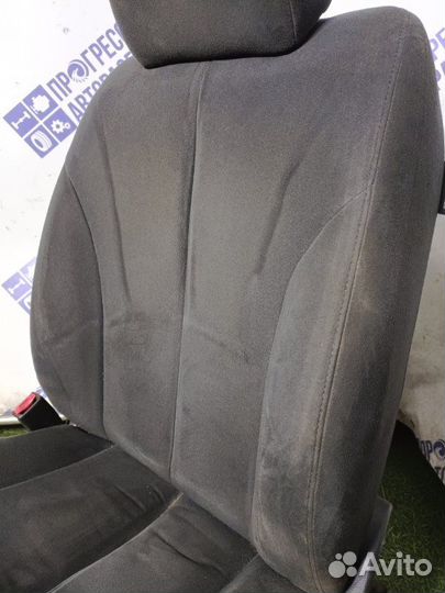 Сиденье переднее левое Nissan Tiida хэтчбек 1.6