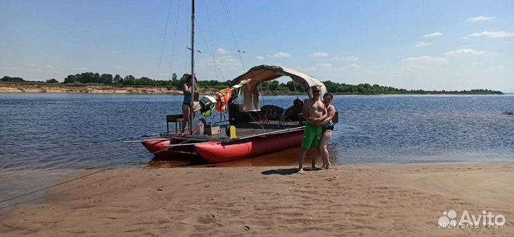 Моторный катамаран