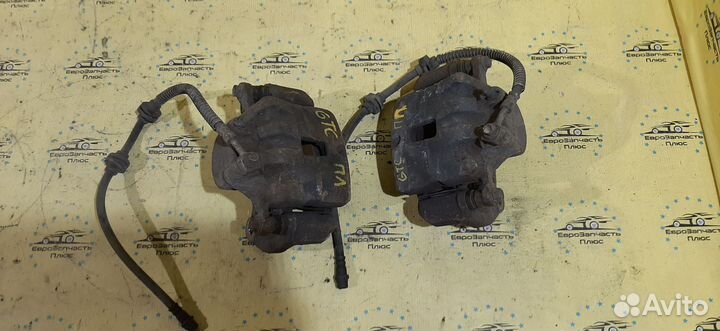 Суппорт тормозов передний Opel Astra J GTC