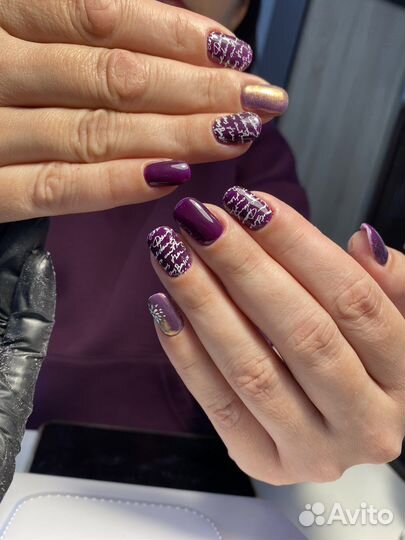 Модель на маникюр