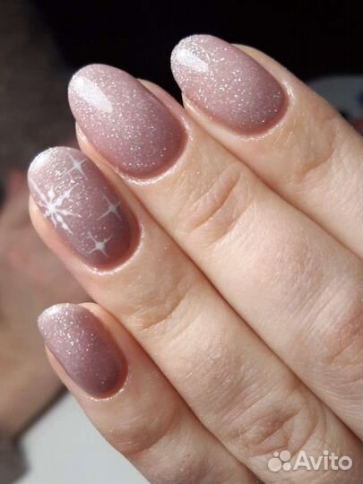 Модель на маникюр