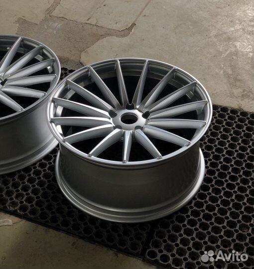 Диски Khan R20 на BMW F10 F13 Chevrolet Camaro