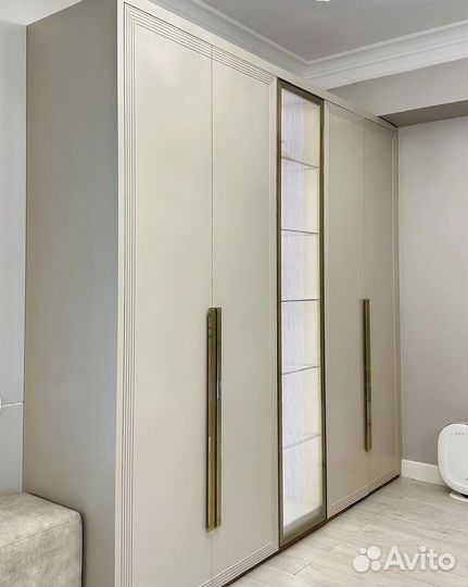 Шкаф с встроенной гладильной доской