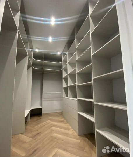 Гардеробная с зеркалом