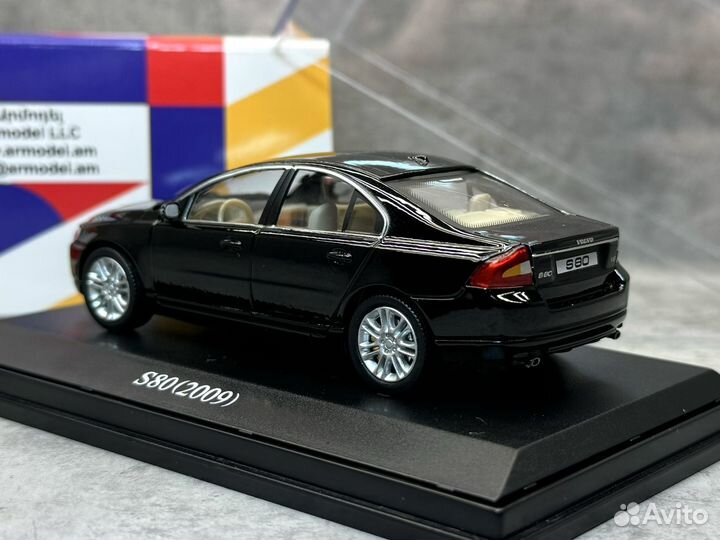 Модель автомобиля Volvo S80 2009 черная 1:43