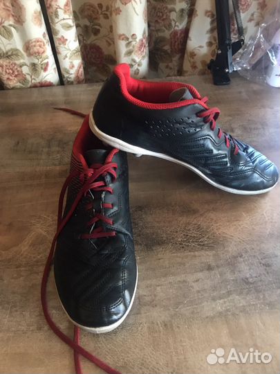 Бутсы для игры в футбол