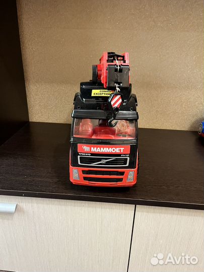 Подъемный кран игрушка