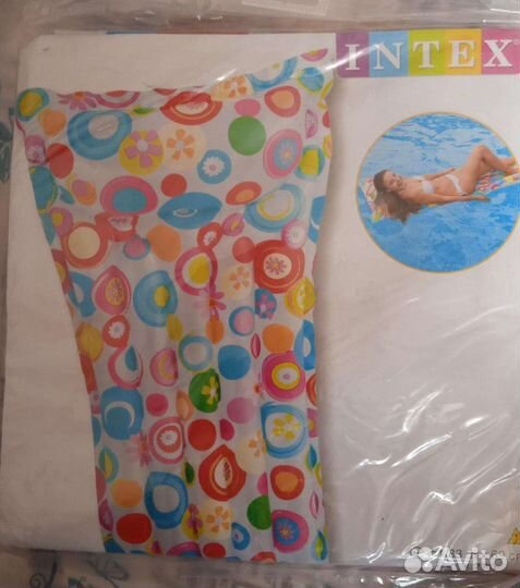 Надувные матрасы и круги для плавания