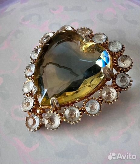 Броши и кулоны винтаж о любви и дружбе