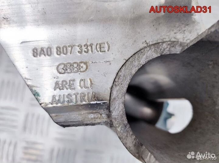 Кронштейн заднего бампера левый Audi 80 8A0807331E