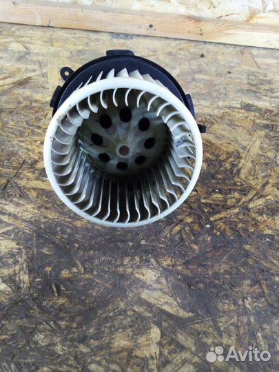 Мотор печки Peugeot 307