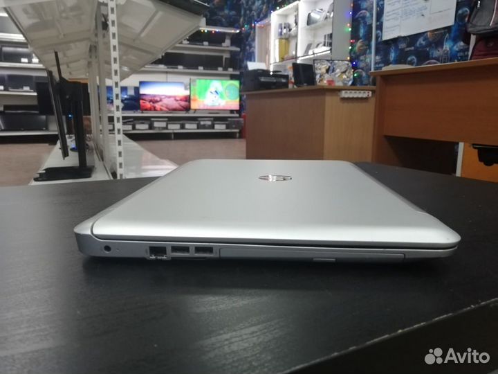 17.3 Сенсорный IPS FH I7 7500 2000GB 4 GB Видюхю