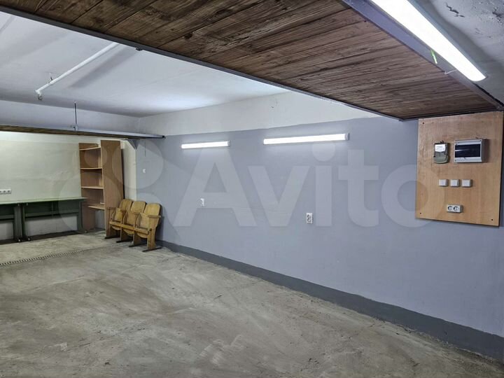 Гараж, > 30 м²