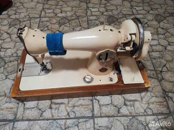 Швейная машинка ручная