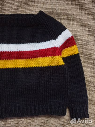 Вязаный свитер детский