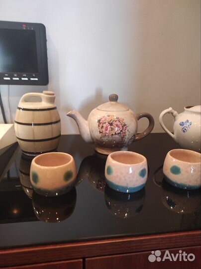 Чайник, маслёнка,кувшин, сахарница, подсвечники