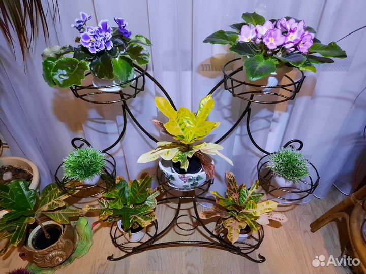 Подставка для цветов металлическая