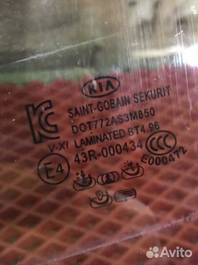 Стекло двери задней левой Kia Quoris