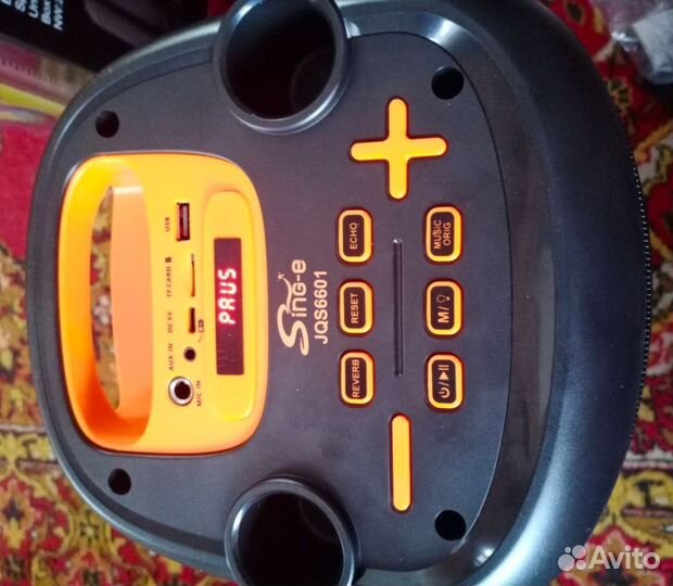 Колонка с беспроводным микрофоном