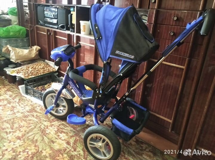 Трехколесный велосипед с родительской ручкой