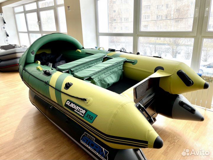 Лодка Gladiator 380 PRO
