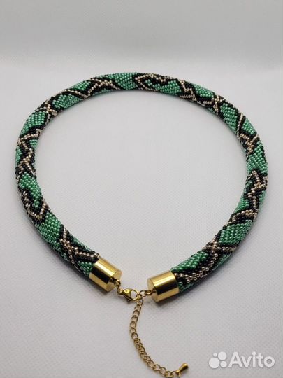 Колье чокер из бисера
