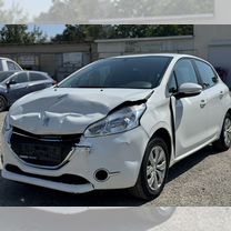 Peugeot 208 1.2 AMT, 2014, битый, 56 000 км, с пробегом, цена 530 000 руб.