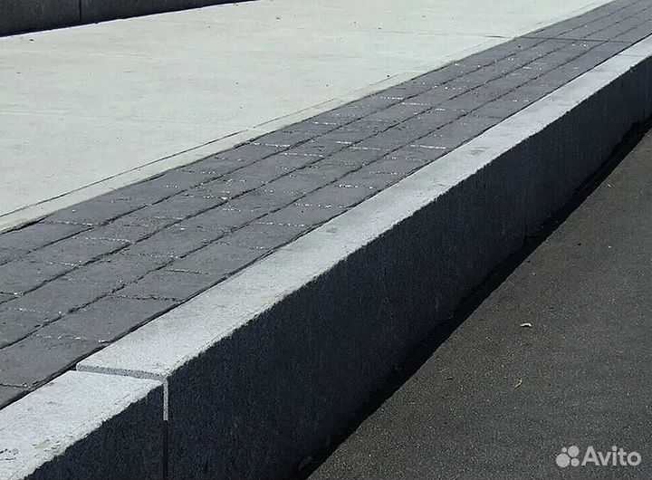 Камень для газона бордюрный