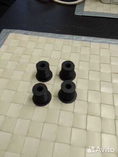 Заглушка для крышки двигателя Шевроле-Нива