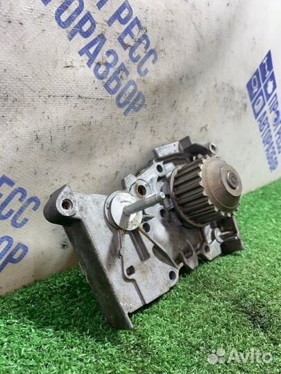 Помпа Renault Megane 2 седан 1.6 K4M812 2006