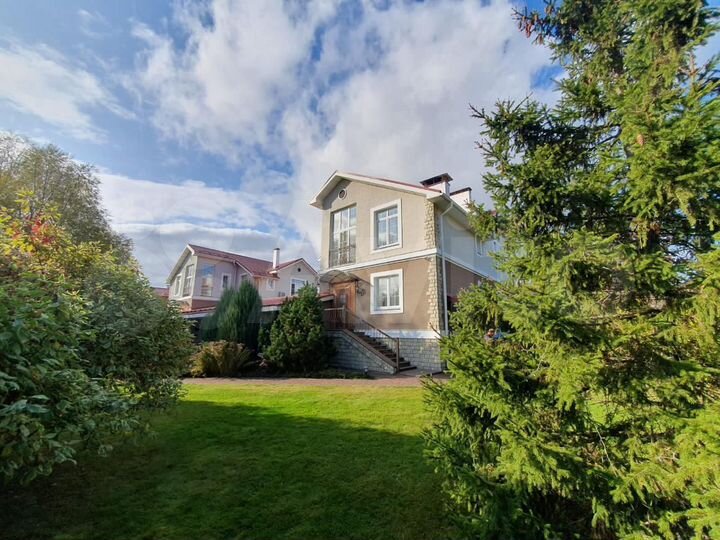 Дом 280 м² на участке 12 сот.