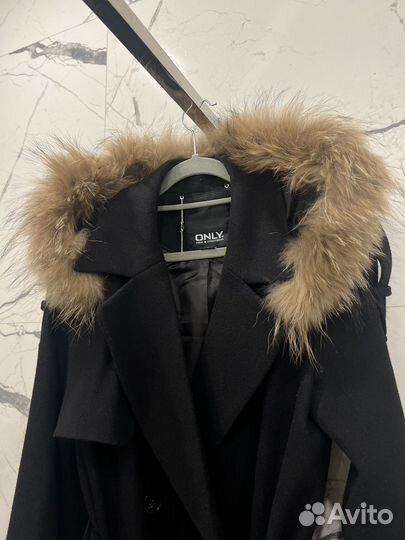 Пальто женское с капюшоном