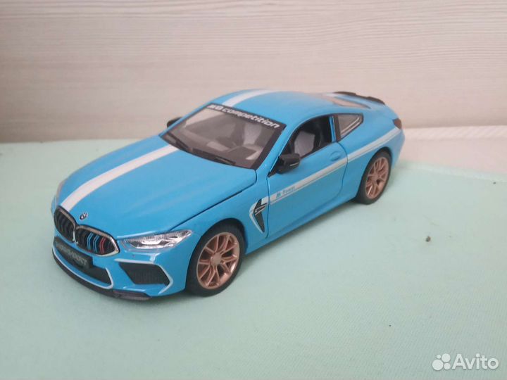 Продам игрушечную модель BMW M8. Свет и звук