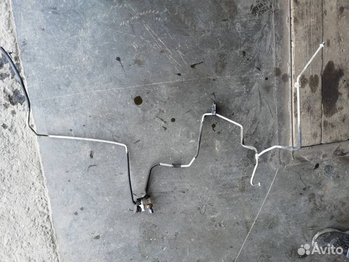 Трубка кондиционера Toyota Voxy AZR60G 887102X100