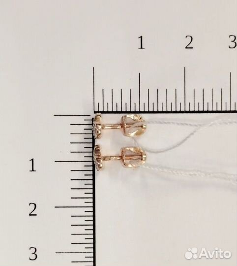 Золотые серьги с камнем