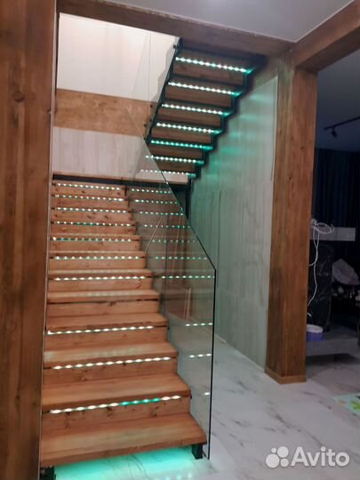 Стеклянное ограждение для лестницы