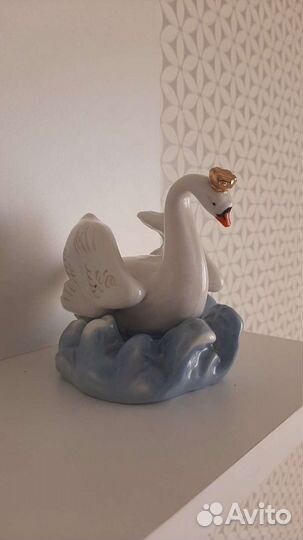 Лебедь фарфор