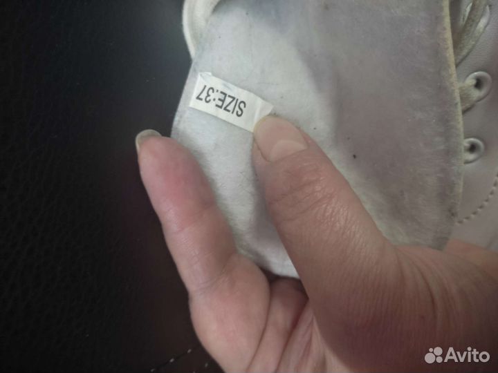 Коньки фигурные. Р. 37