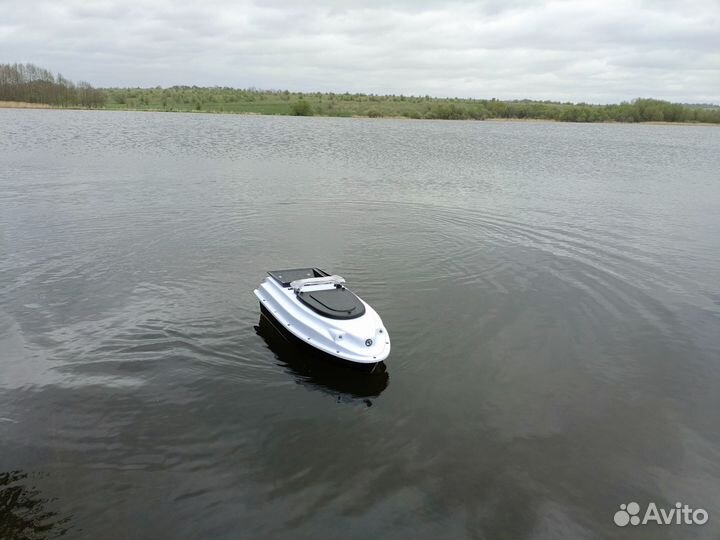 Прикормочный кораблик с gps