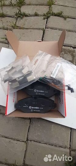 Продам тормозные колодки Brembo