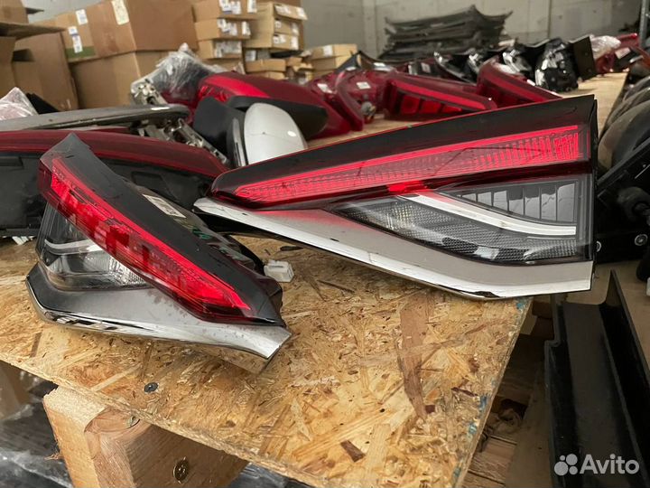 Фонарь в багажник Toyota Corolla E210