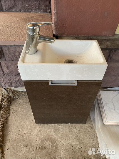 Раковина с тумбой