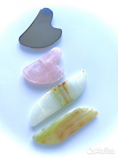 Массажер для лица гуаши