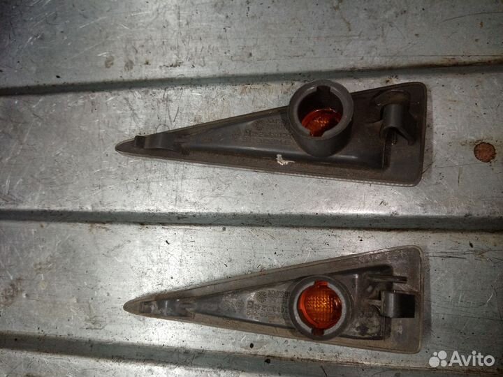 Renault Megane 2 повторитель левый