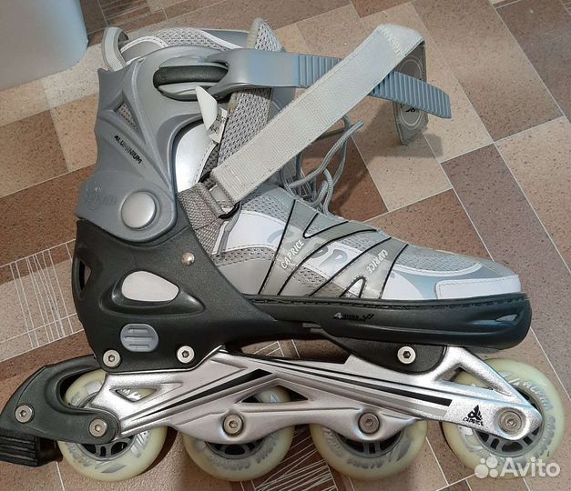 Роликовые коньки