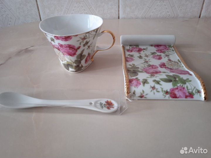 Подарочная чашка с тарелкой и ложечкой, фарфор