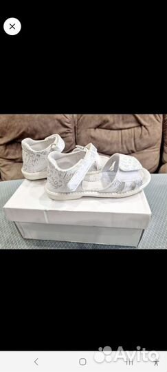 Босоножки 28 размер новые