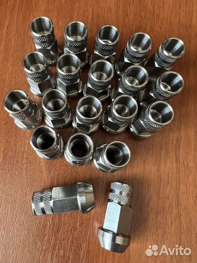 Титановые колесные гайки Toyota и т.д