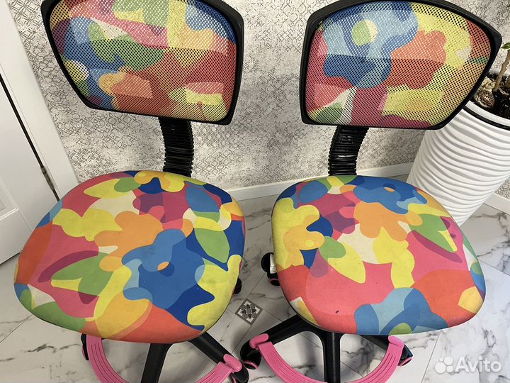 Стулья бюрократ с подставкой для ног