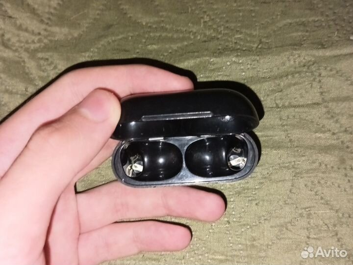 Кейс от наушников airpods